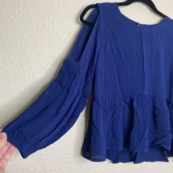 O'Neill NWT Navy Blue Cold Shoulder Peplum Blouse XS - Picture 2 of 6